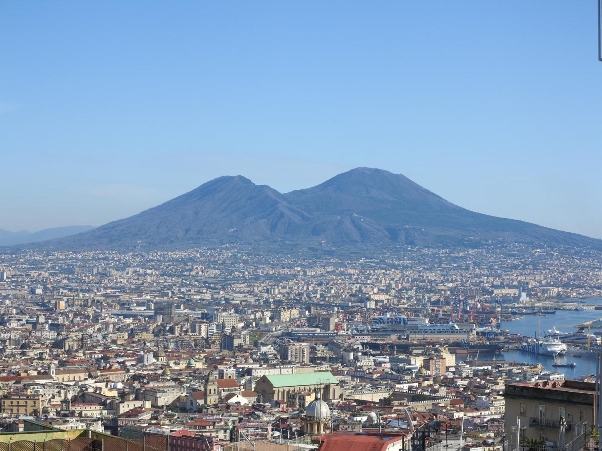 New Panoramic Apartment - Half Way Center-Vomero District ナポリ エクステリア 写真